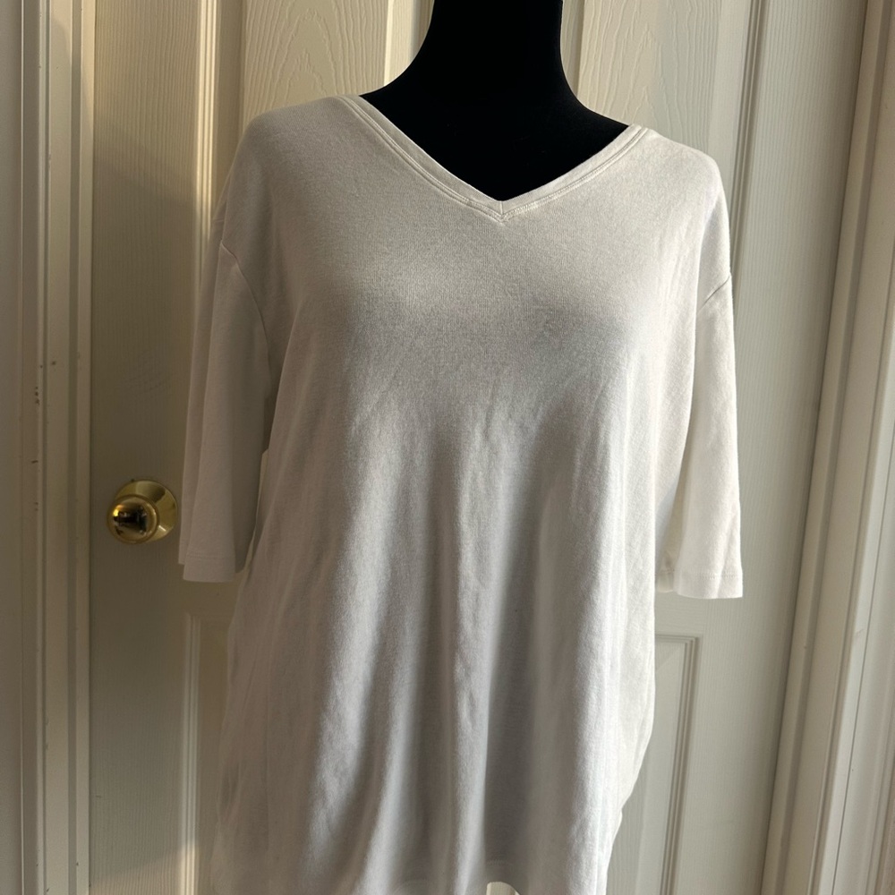Chic White V-Neck Short Sleeve Tee